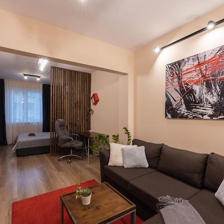 The Red Point Apartment Varna Bagian luar foto