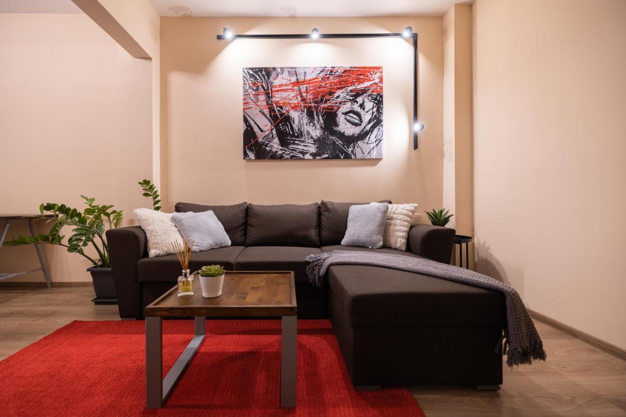 The Red Point Apartment Varna Bagian luar foto