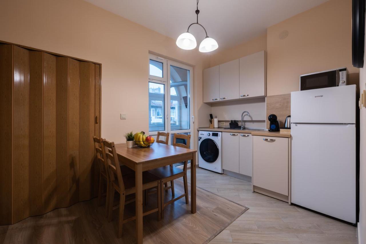 The Red Point Apartment Varna Bagian luar foto
