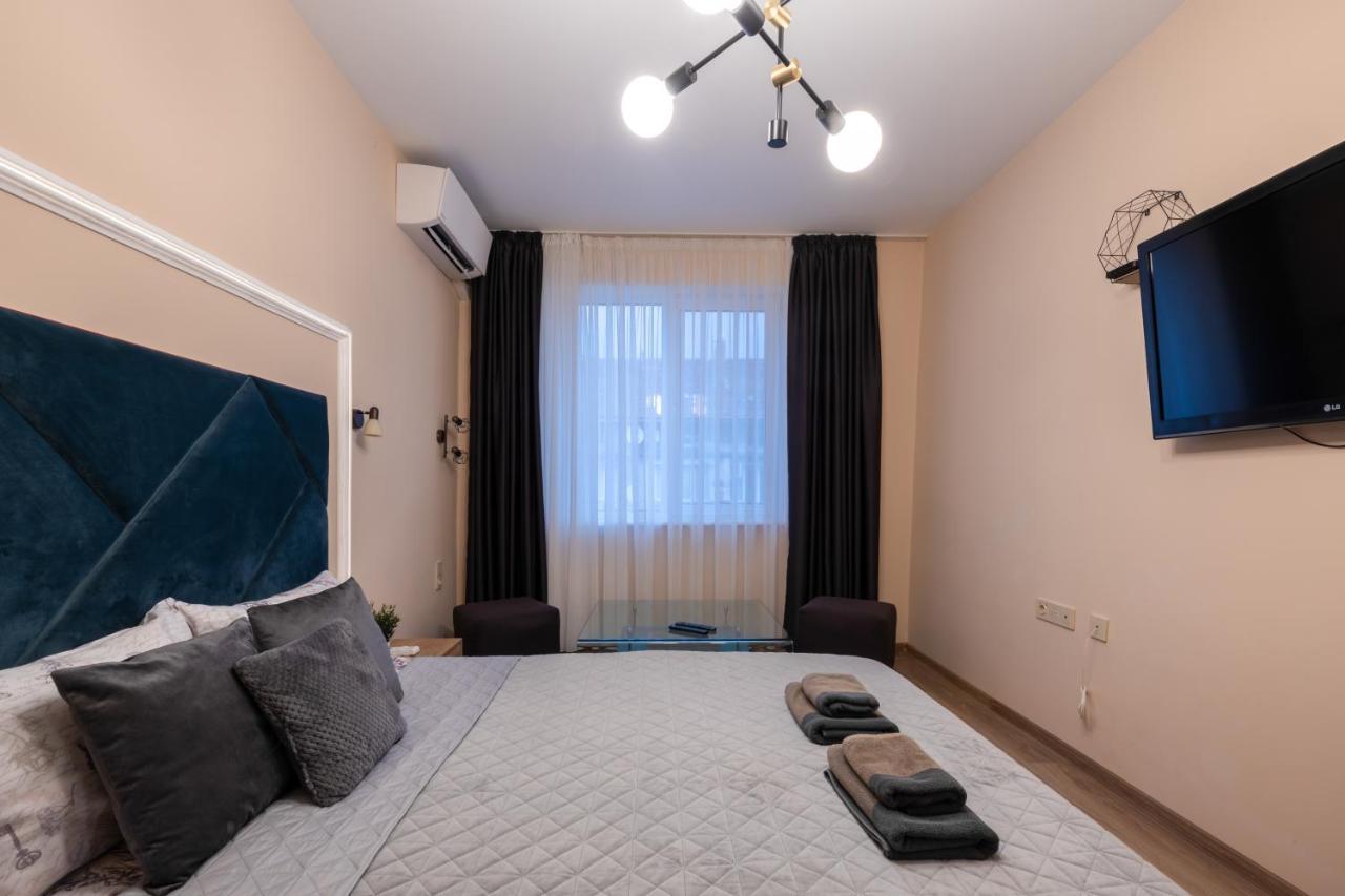 The Red Point Apartment Varna Bagian luar foto