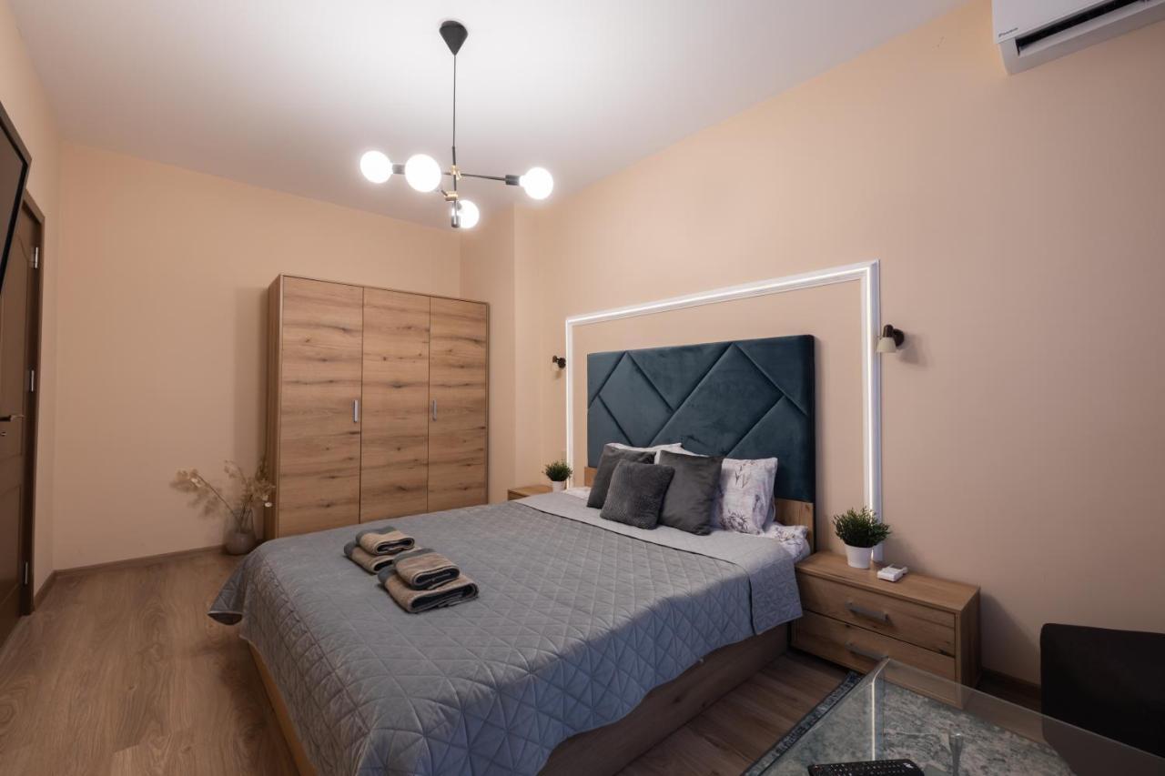 The Red Point Apartment Varna Bagian luar foto