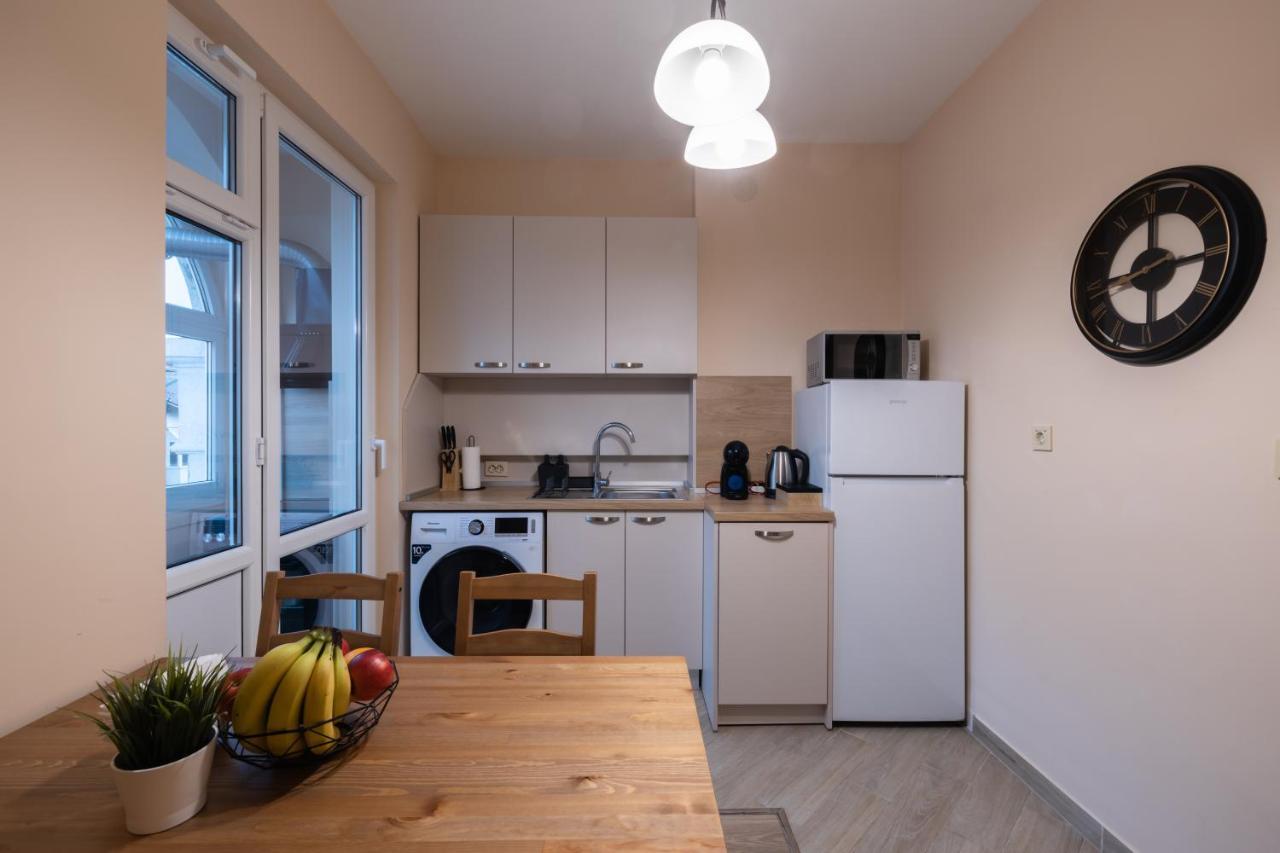The Red Point Apartment Varna Bagian luar foto