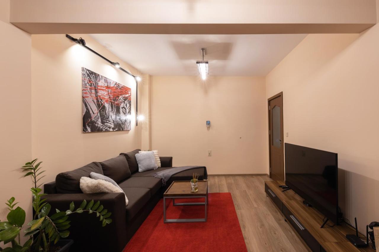 The Red Point Apartment Varna Bagian luar foto